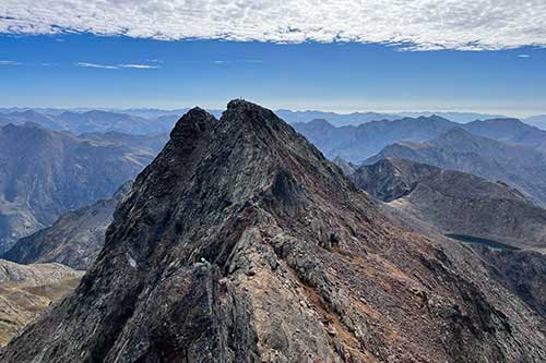 Pointe Gabarro, pique d'Estats et pic du Montcalm par le vallon de Riufret