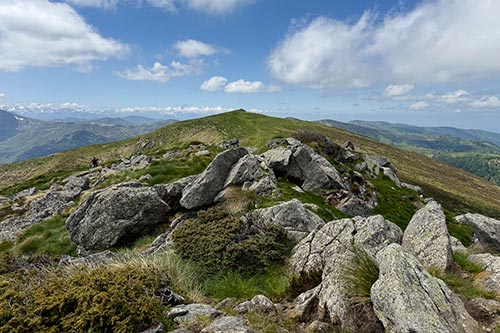 Rocher de Batail depuis Peralbe Rocher de Batail depuis Peralbe