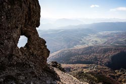 Pech de Bugarach par la fenêtre